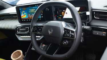 Long-term test Renault 5 E-Tech - steering wheel and dashboard